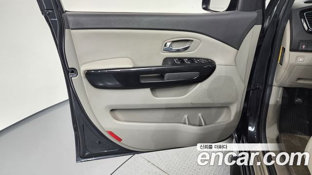 Kia Canival 2015 — photo 14