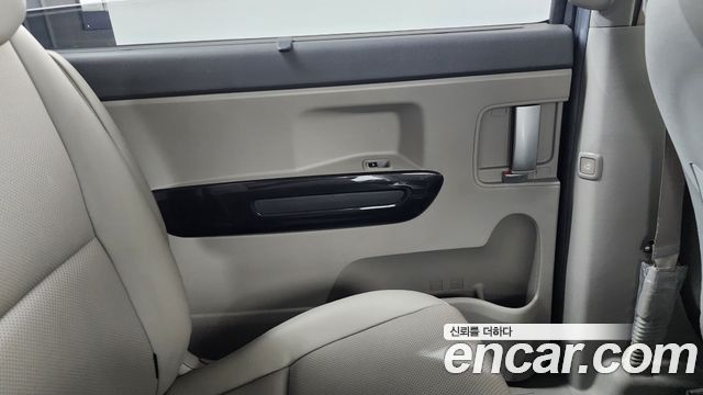 Kia Canival 2015 — photo 15