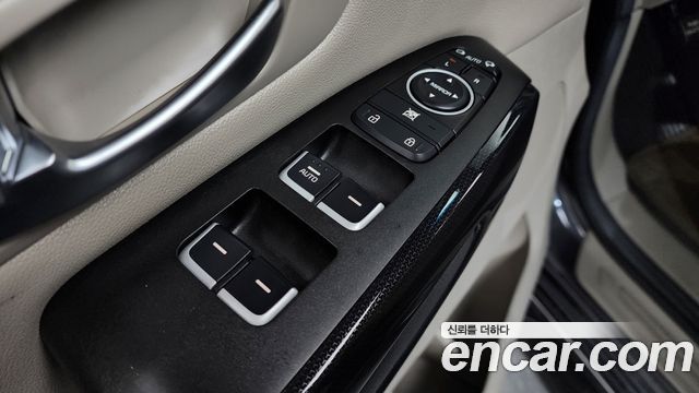 Kia Canival 2015 — photo 30