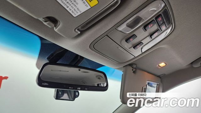 Kia Canival 2015 — photo 32