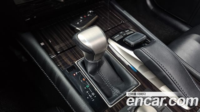 Lexus LS 2015 — photo 12