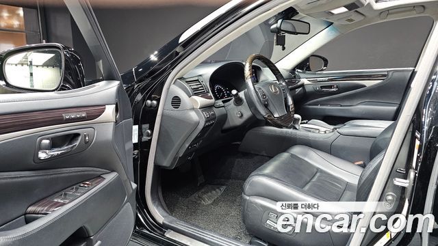 Lexus LS 2015 — photo 13