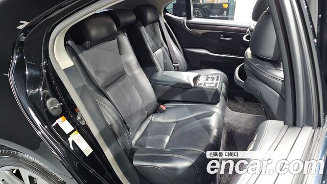 Lexus LS 2015 — photo 17