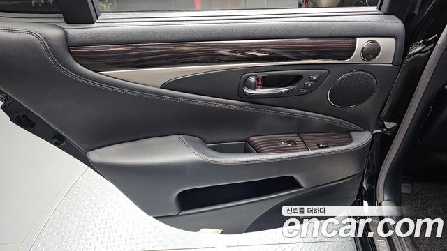 Lexus LS 2015 — photo 15