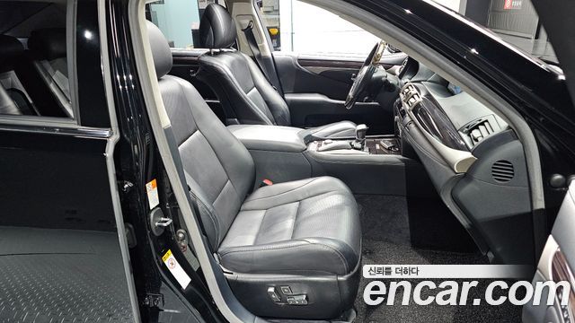 Lexus LS 2015 — photo 16