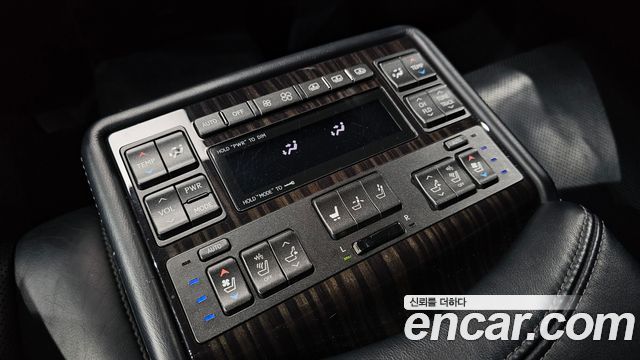 Lexus LS 2015 — photo 32