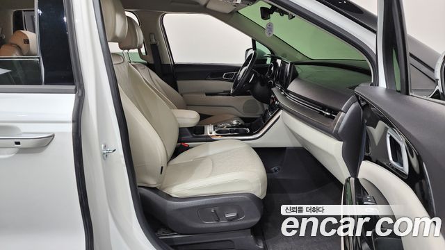 Kia Canival 2021 — photo 16