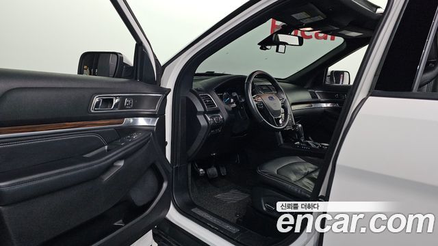 Ford Explorer 2018 — photo 10