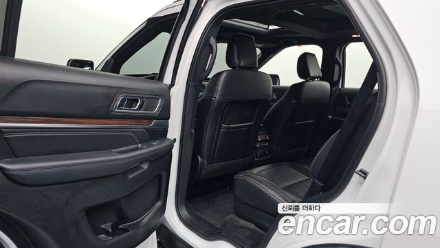 Ford Explorer 2018 — photo 11