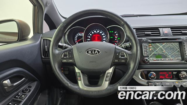 Kia pride 2012 — photo 13