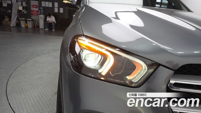 Mercedes-Benz GLE-Class 2021 — photo 8