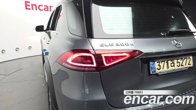 Mercedes-Benz GLE-Class 2021 — photo 9