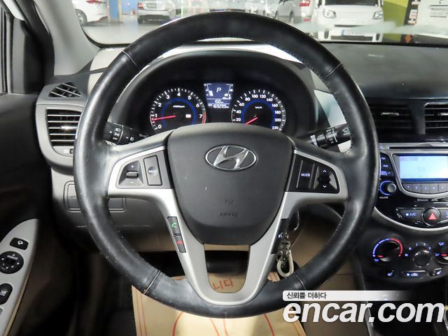 Hyundai Accent 2015 — photo 9