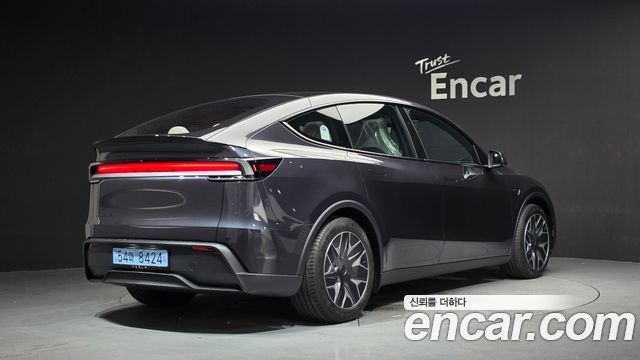Tesla Model Y 2026 — photo 2