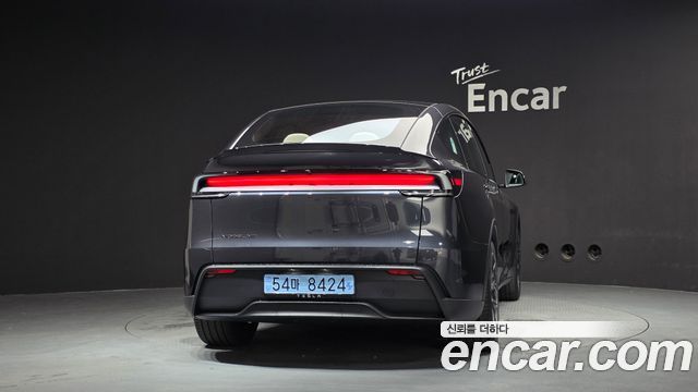 Tesla Model Y 2026 — photo 4