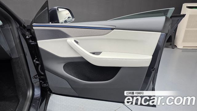 Tesla Model Y 2026 — photo 15