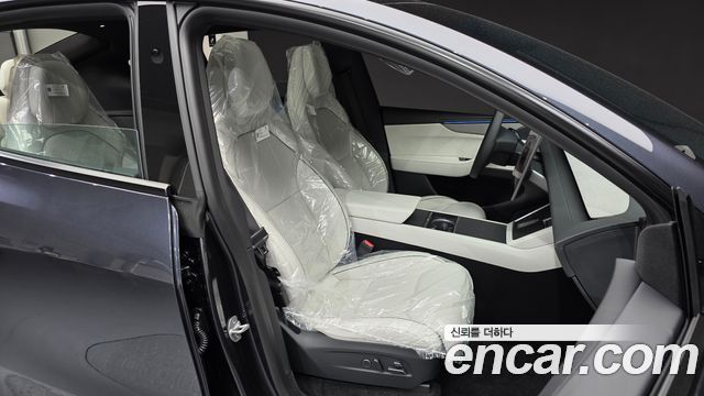 Tesla Model Y 2026 — photo 16