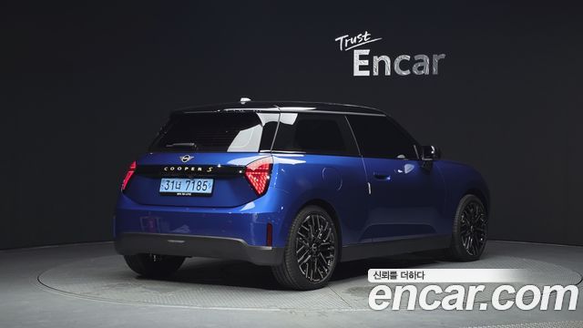 Mini Cooper 2024 — photo 2