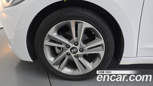 Hyundai AVANTE 2017 — photo 5
