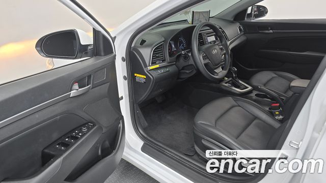 Hyundai AVANTE 2017 — photo 10
