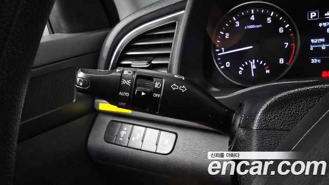 Hyundai AVANTE 2017 — photo 16