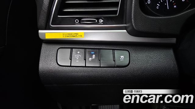 Hyundai AVANTE 2017 — photo 17