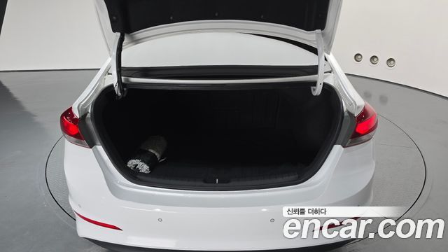 Hyundai AVANTE 2017 — photo 20