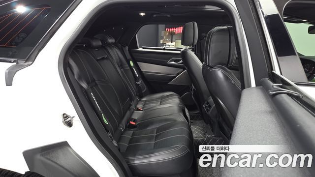 Land Rover Range Rover Velar 2019 — photo 18