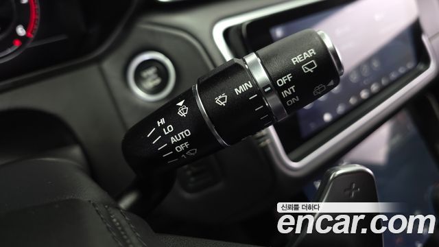 Land Rover Range Rover Velar 2019 — photo 32