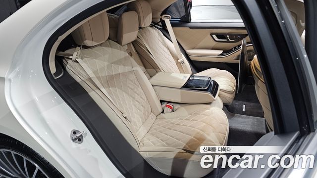 Mercedes-Benz S-Class 2023 — photo 17