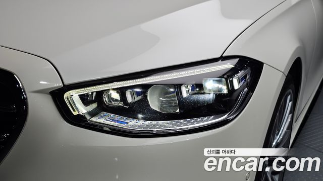 Mercedes-Benz S-Class 2023 — photo 8