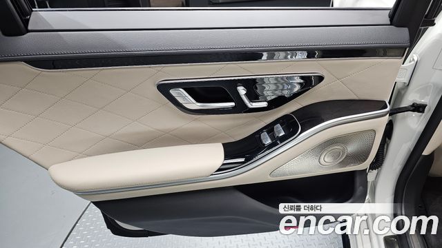 Mercedes-Benz S-Class 2023 — photo 15