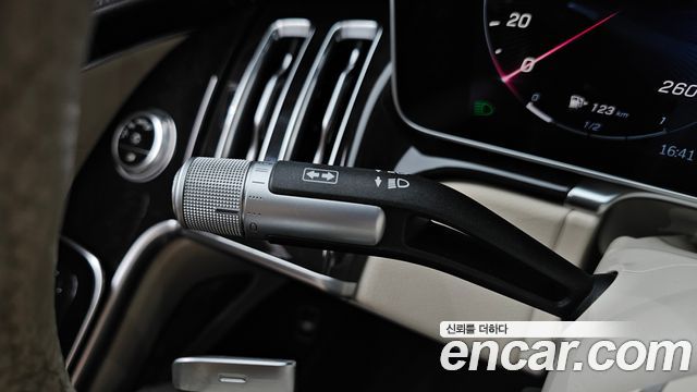 Mercedes-Benz S-Class 2023 — photo 31