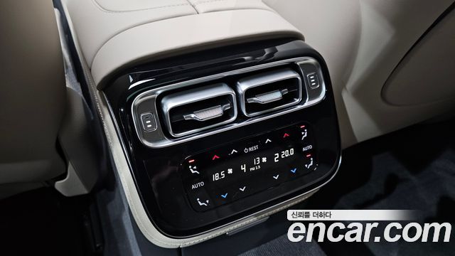 Mercedes-Benz S-Class 2023 — photo 35