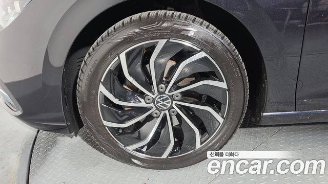 Volkswagen Golf 2023 — photo 5