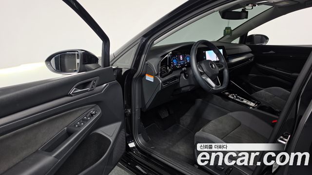 Volkswagen Golf 2023 — photo 13