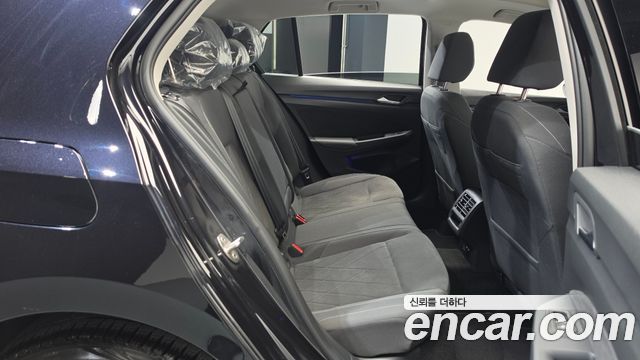 Volkswagen Golf 2023 — photo 17