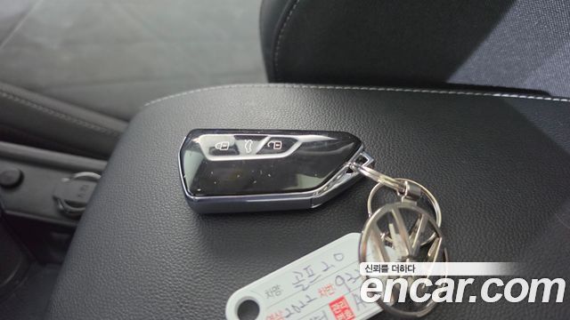 Volkswagen Golf 2023 — photo 21