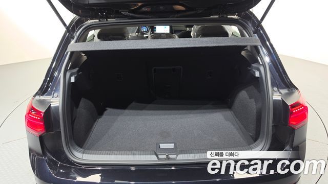 Volkswagen Golf 2023 — photo 26