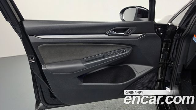 Volkswagen Golf 2023 — photo 14