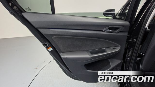 Volkswagen Golf 2023 — photo 15