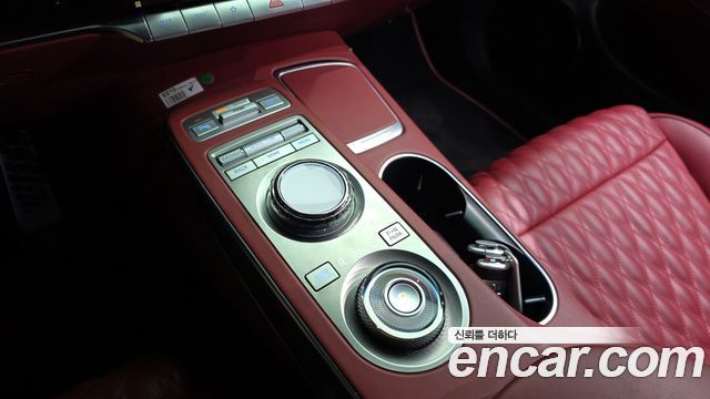 Genesis GV70 2023 — photo 12