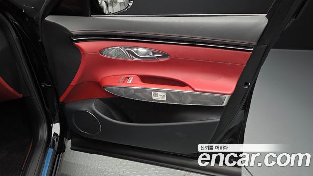 Genesis GV70 2023 — photo 14
