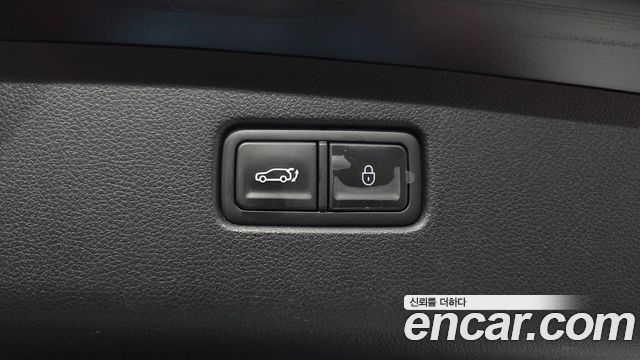 Genesis GV70 2023 — photo 32