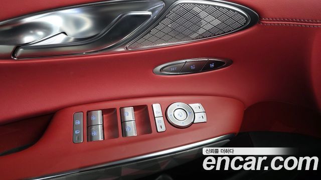Genesis GV70 2023 — photo 33