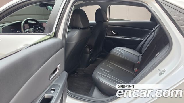Hyundai AVANTE 2025 — photo 18