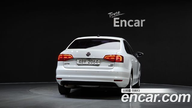 Volkswagen Jetta 2015 — photo 4