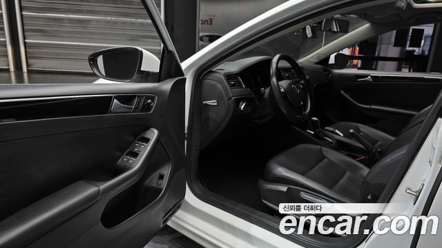 Volkswagen Jetta 2015 — photo 10