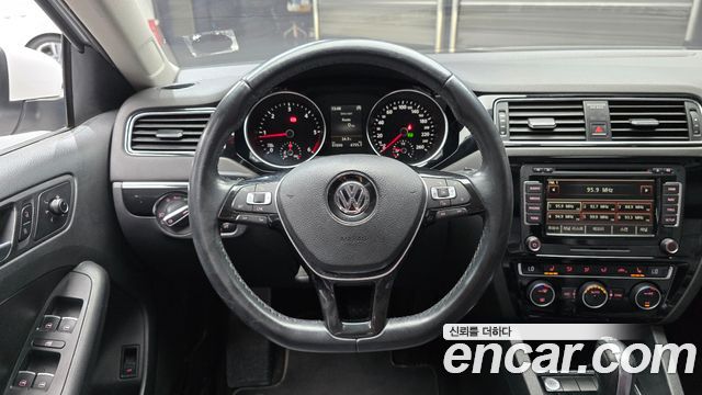 Volkswagen Jetta 2015 — photo 13