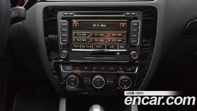 Volkswagen Jetta 2015 — photo 14